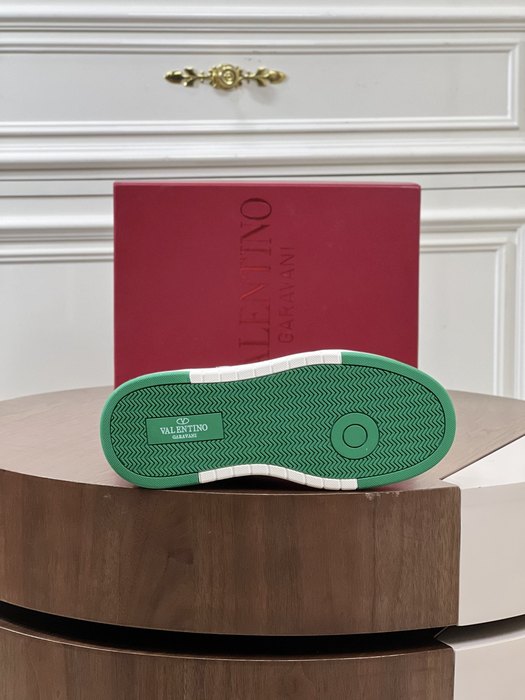 High-Quality Valentino Men's Shoes on Yupoo