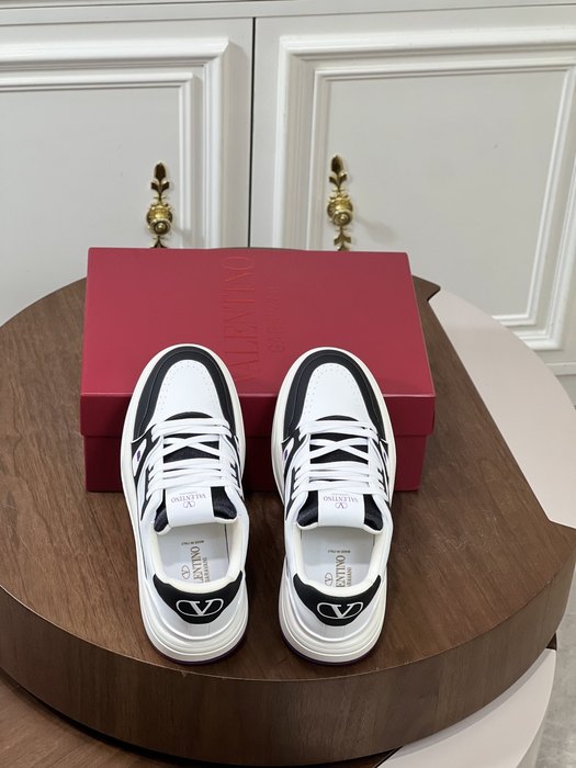 High-Quality Valentino Men's Shoes on Yupoo