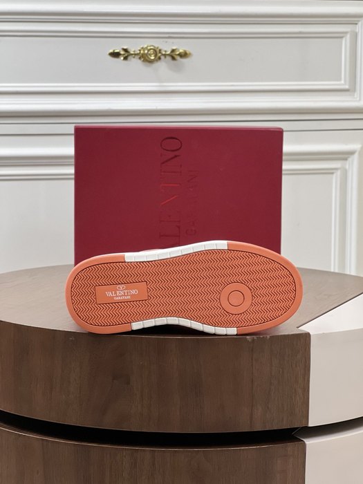 High-Quality Valentino Men's Shoes on Yupoo