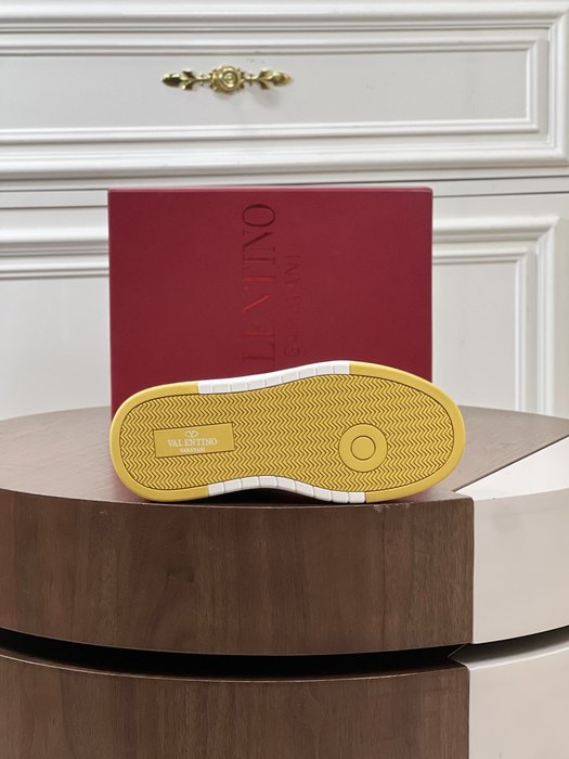 High-Quality Valentino Men's Shoes on Yupoo