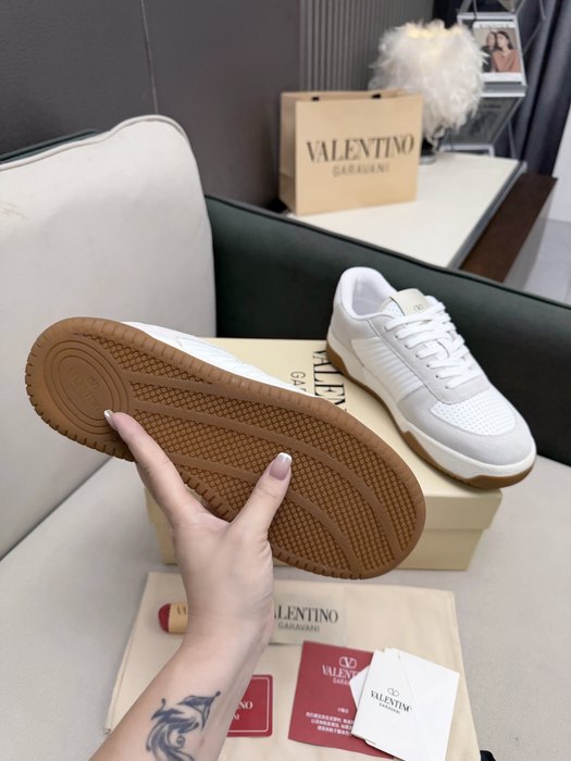 High-Quality Valentino Men's Shoes on Yupoo