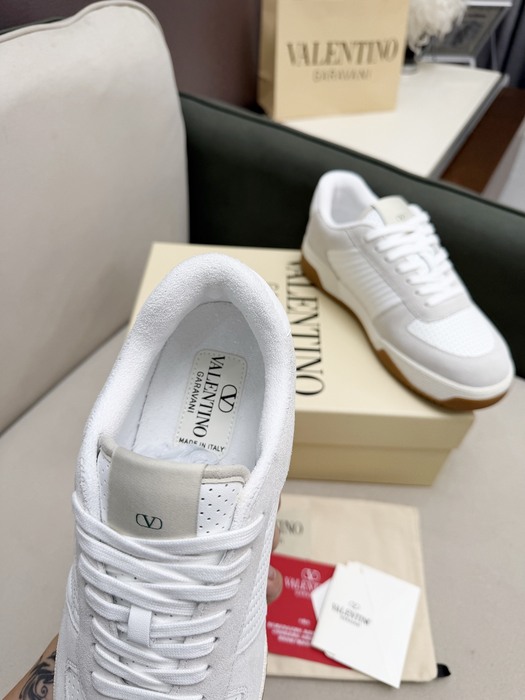 High-Quality Valentino Men's Shoes on Yupoo