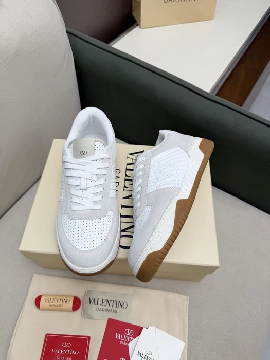 High-Quality Valentino Men's Shoes on Yupoo