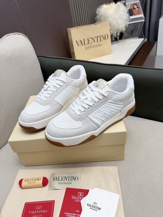 High-Quality Valentino Men's Shoes on Yupoo