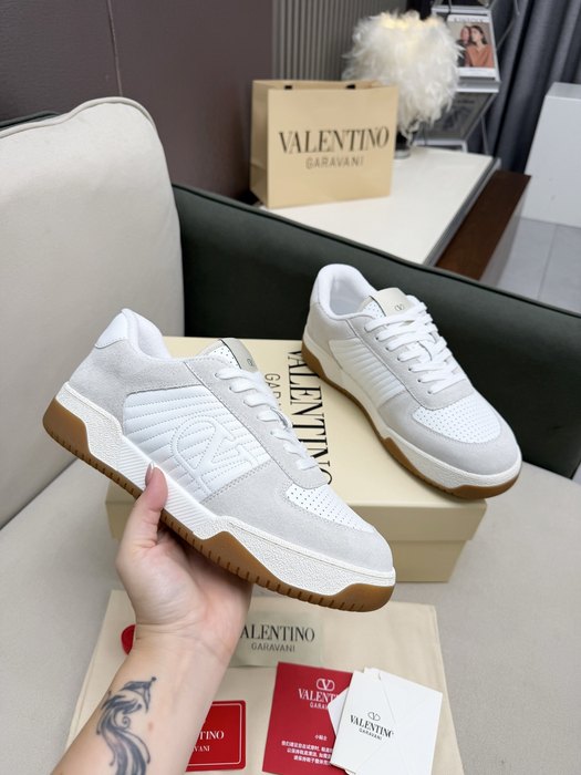 High-Quality Valentino Men's Shoes on Yupoo