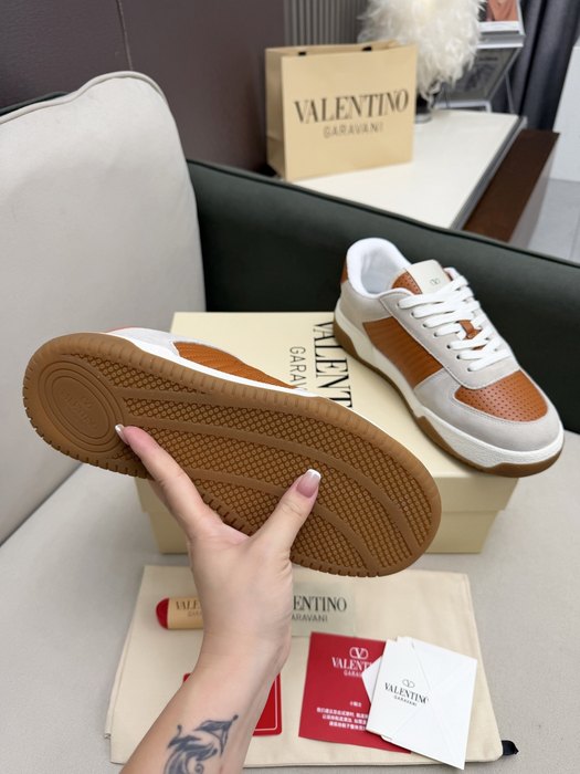 High-Quality Valentino Men's Shoes on Yupoo