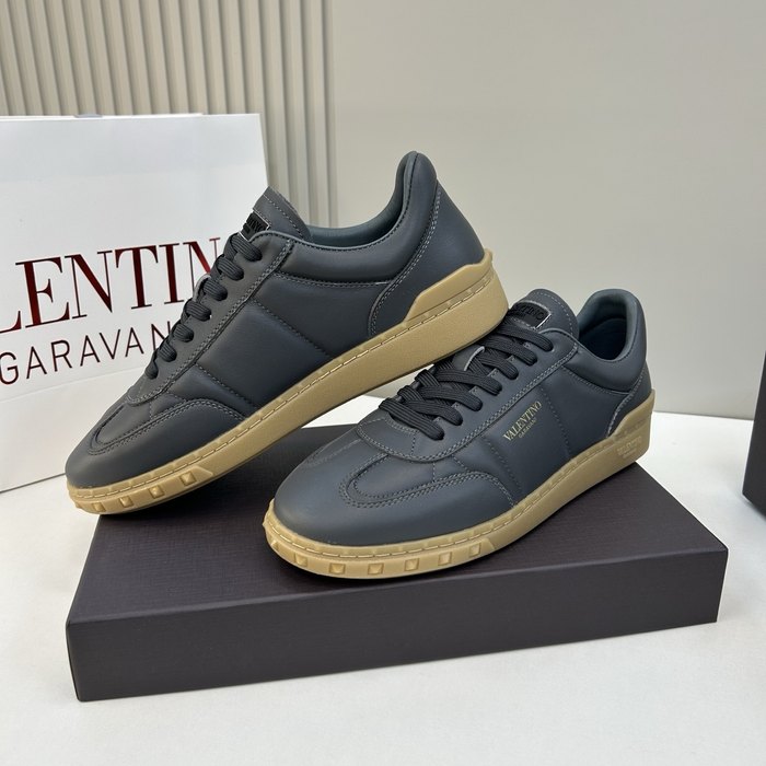 High-Quality Valentino Men's Shoes on Yupoo
