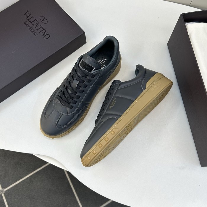 High-Quality Valentino Men's Shoes on Yupoo