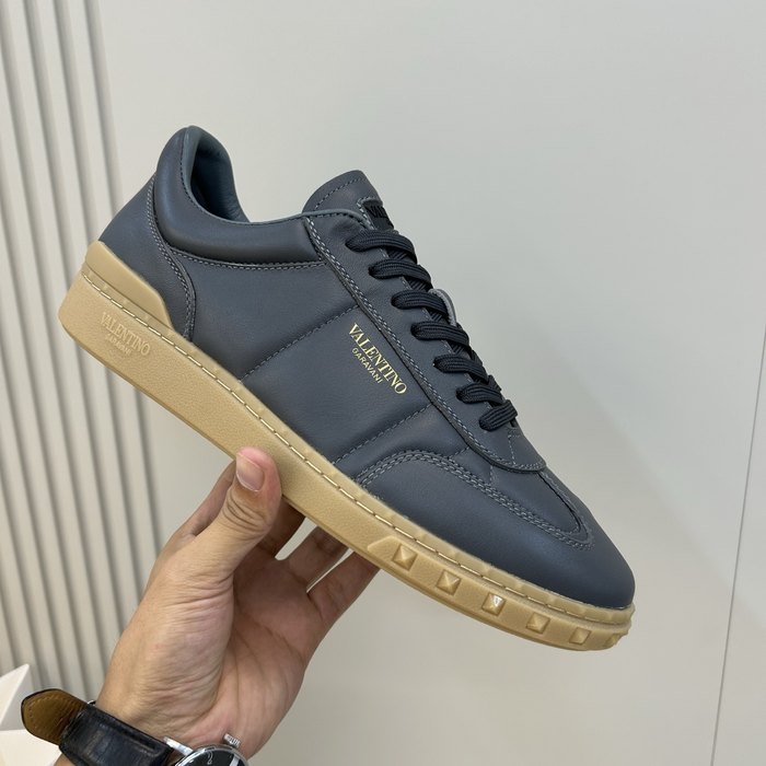 High-Quality Valentino Men's Shoes on Yupoo