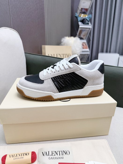 High-Quality Valentino Men's Shoes on Yupoo