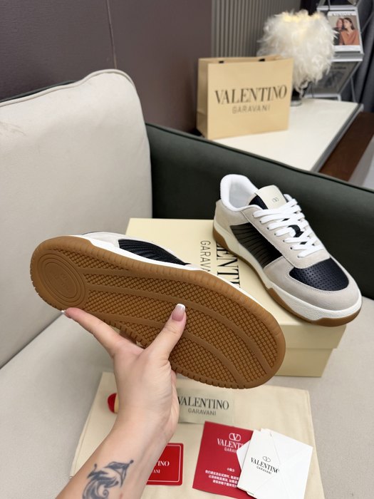 High-Quality Valentino Men's Shoes on Yupoo