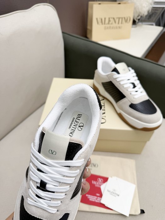 High-Quality Valentino Men's Shoes on Yupoo