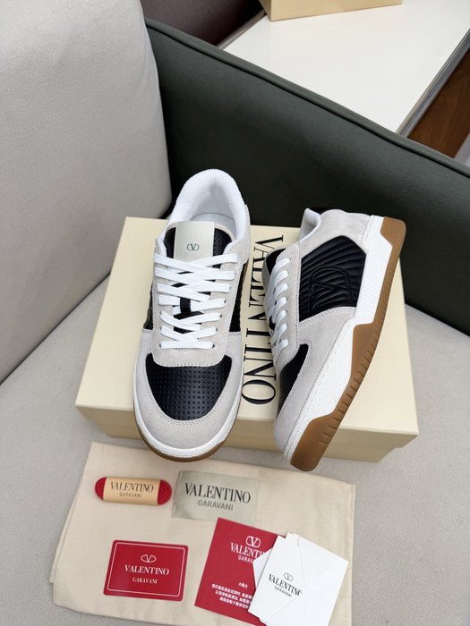 High-Quality Valentino Men's Shoes on Yupoo