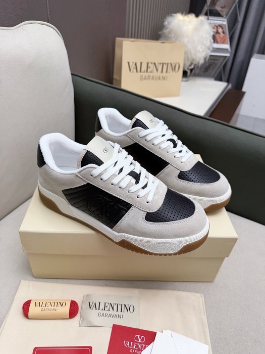 High-Quality Valentino Men's Shoes on Yupoo