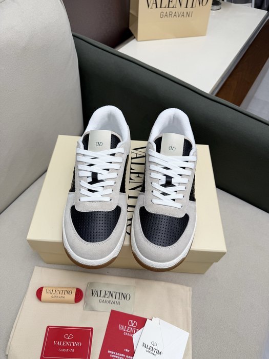 High-Quality Valentino Men's Shoes on Yupoo