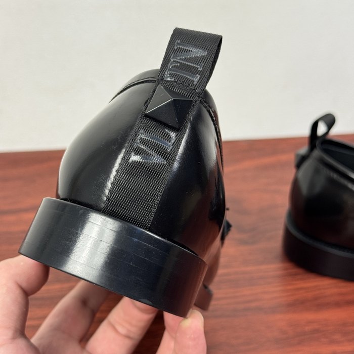 High-Quality Valentino Men's Shoes on Yupoo