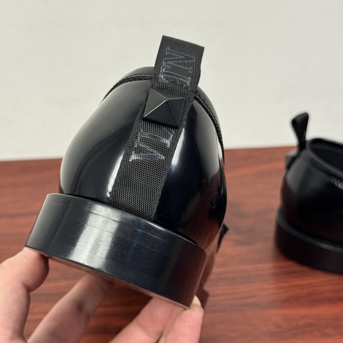 High-Quality Valentino Men's Shoes on Yupoo