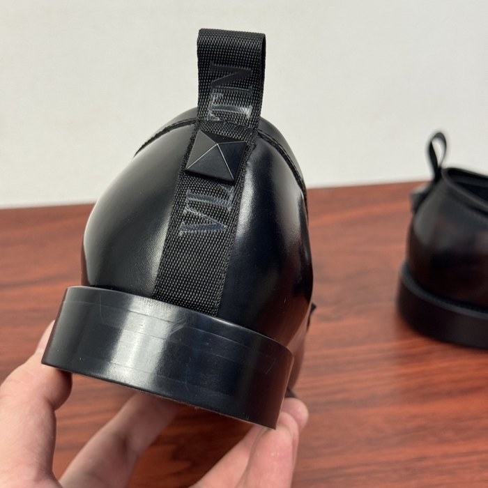 High-Quality Valentino Men's Shoes on Yupoo