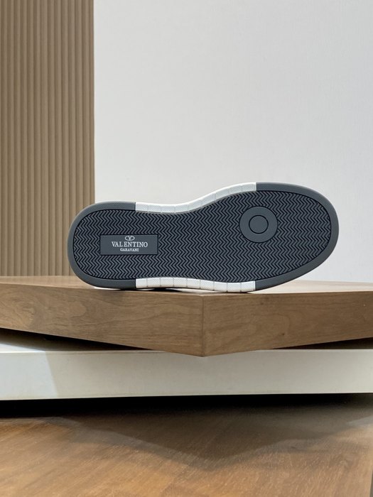 High-Quality Valentino Men's Shoes on Yupoo