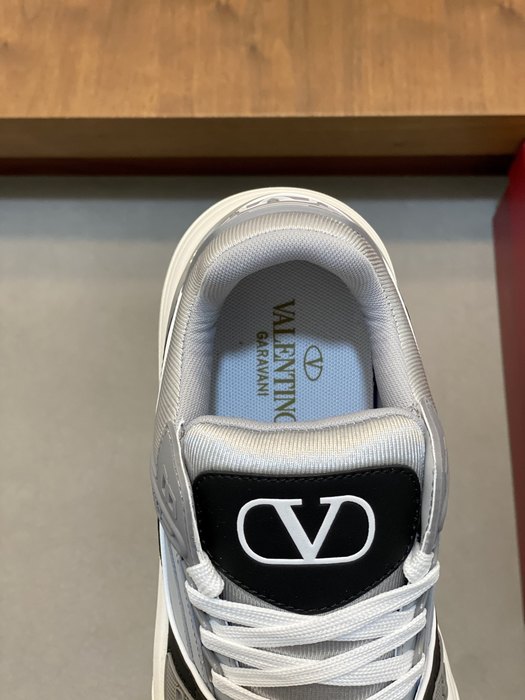 High-Quality Valentino Men's Shoes on Yupoo