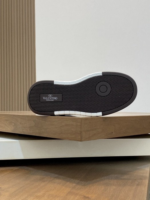 High-Quality Valentino Men's Shoes on Yupoo