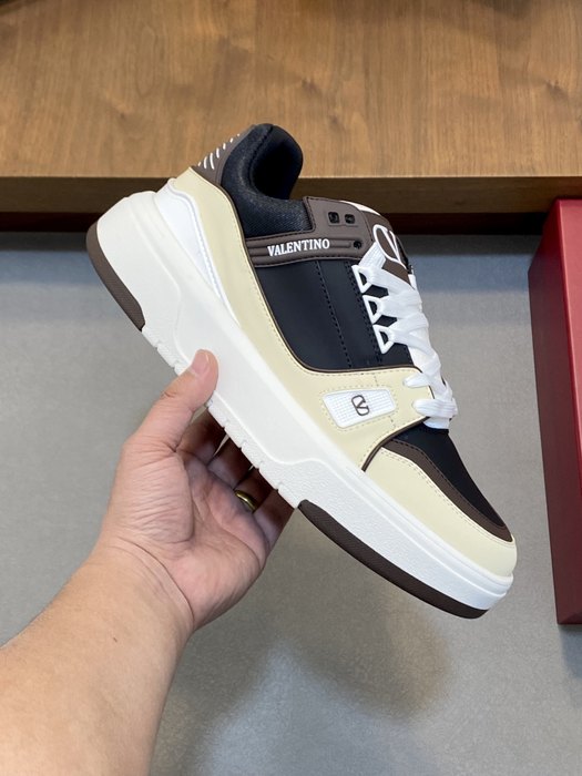 High-Quality Valentino Men's Shoes on Yupoo