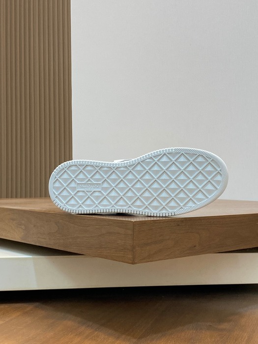 High-Quality Valentino Men's Shoes on Yupoo