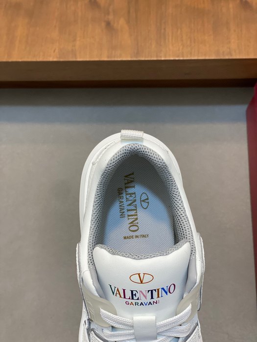 High-Quality Valentino Men's Shoes on Yupoo