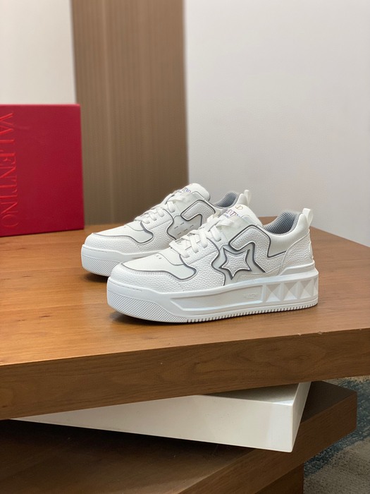 High-Quality Valentino Men's Shoes on Yupoo