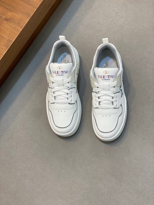 High-Quality Valentino Men's Shoes on Yupoo