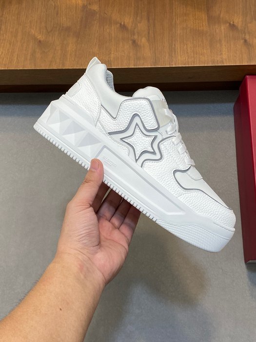 High-Quality Valentino Men's Shoes on Yupoo