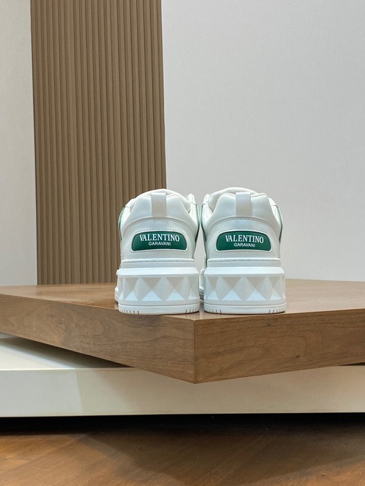 High-Quality Valentino Men's Shoes on Yupoo