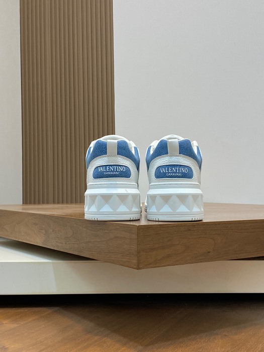 High-Quality Valentino Men's Shoes on Yupoo