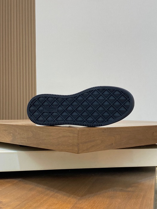 High-Quality Valentino Men's Shoes on Yupoo