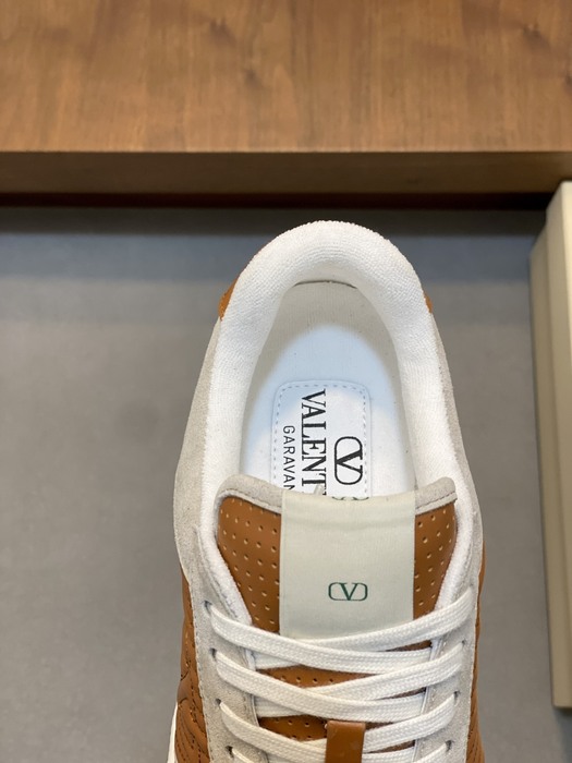 High-Quality Valentino Men's Shoes on Yupoo