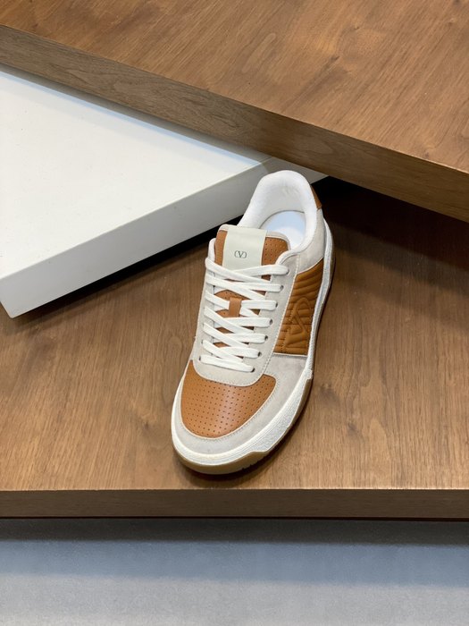 High-Quality Valentino Men's Shoes on Yupoo