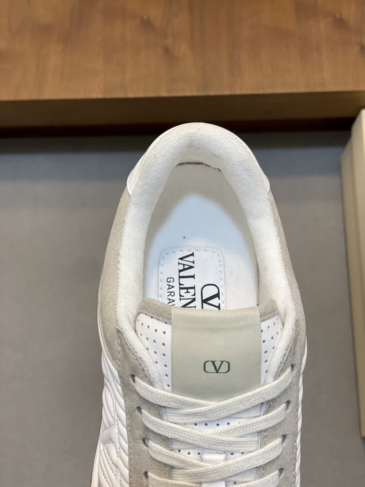 High-Quality Valentino Men's Shoes on Yupoo