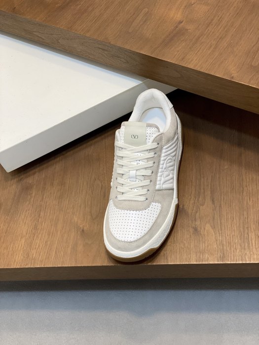 High-Quality Valentino Men's Shoes on Yupoo