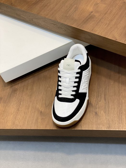 High-Quality Valentino Men's Shoes on Yupoo