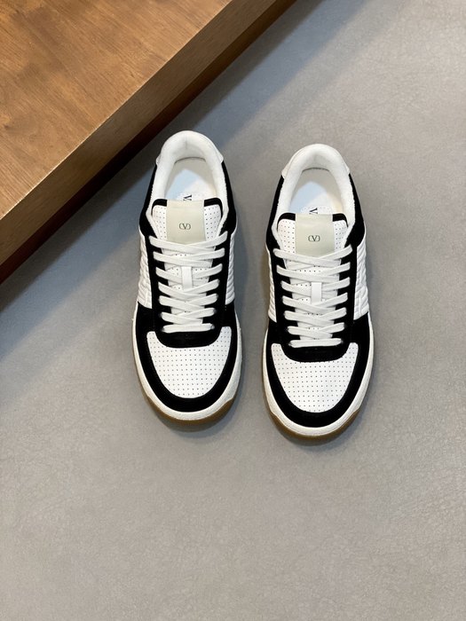 High-Quality Valentino Men's Shoes on Yupoo