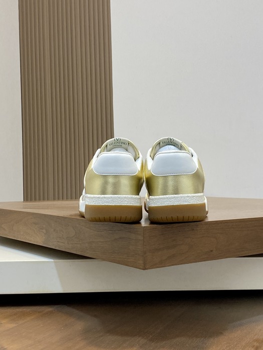 High-Quality Valentino Men's Shoes on Yupoo