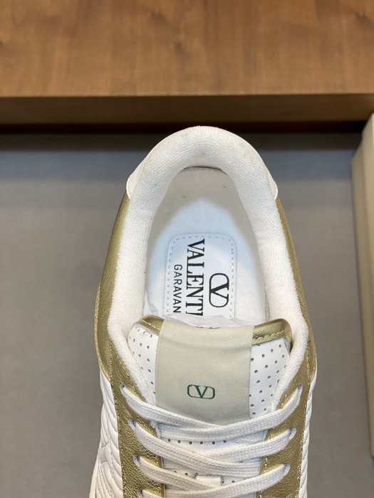 High-Quality Valentino Men's Shoes on Yupoo