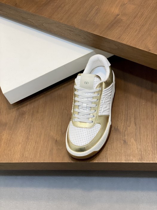 High-Quality Valentino Men's Shoes on Yupoo