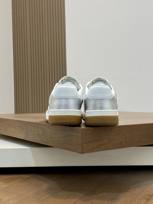 High-Quality Valentino Men's Shoes on Yupoo