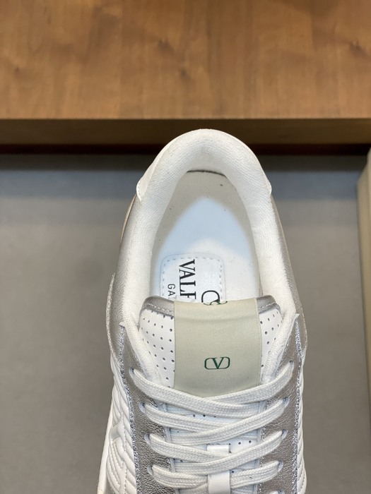 High-Quality Valentino Men's Shoes on Yupoo