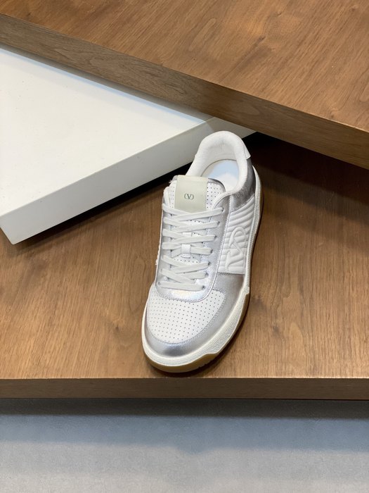 High-Quality Valentino Men's Shoes on Yupoo