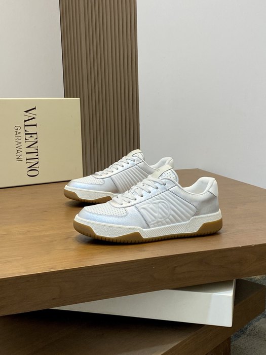 High-Quality Valentino Men's Shoes on Yupoo