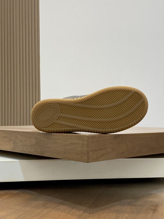 High-Quality Valentino Men's Shoes on Yupoo