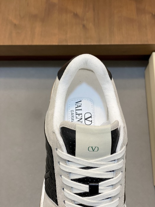 High-Quality Valentino Men's Shoes on Yupoo
