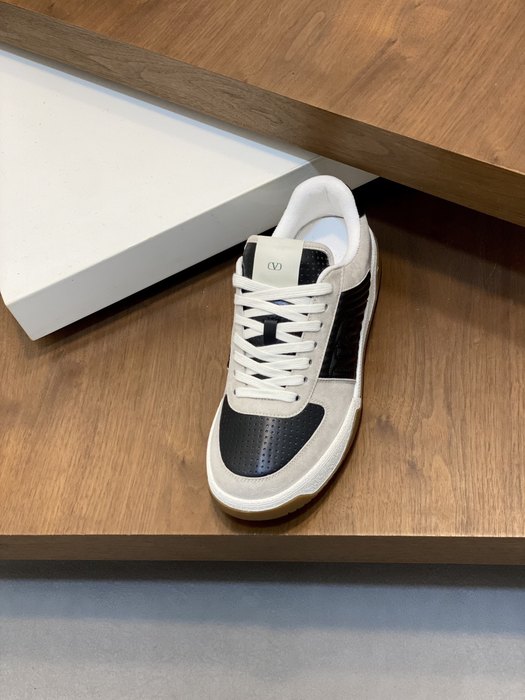 High-Quality Valentino Men's Shoes on Yupoo